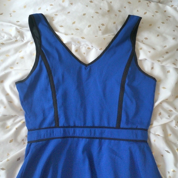NWOT Blue and Black 2B Bebe Tank Top - Picture 4 of 7